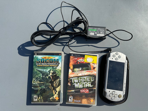 Sony psp 2001 silver console - psp-2001,